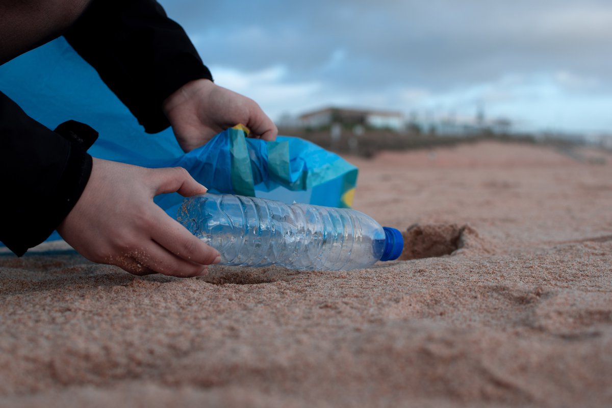 With the weather brightening up this weekend we're sure lots of people will be heading to the coast. Let's keep our beaches beautiful - remember to #KeepItClean, #takeithome and encourage others to do the same 👊🌍💙 ⠀⠀⠀⠀⠀⠀⠀⠀⠀ #savemarinelife #plasticocean #marineplastic