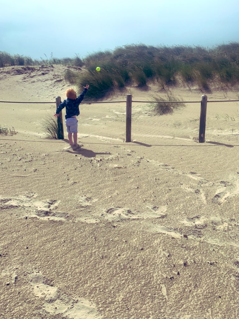 CiaraCarson20's tweet photo. Morning cuppa @Harrys_Shack and tennis on the beach between showers #northcoast #nisummer #harrysshack #nationaltrustni #Portstewart @NationalTrustNI https://t.co/dsdS3DMALb