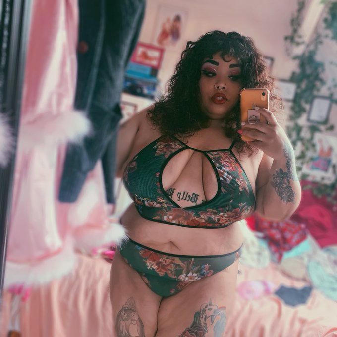 🌾🌾Her thoughts  grow like weeds through swaying reeds. Through the eyes of a mirror we are still together