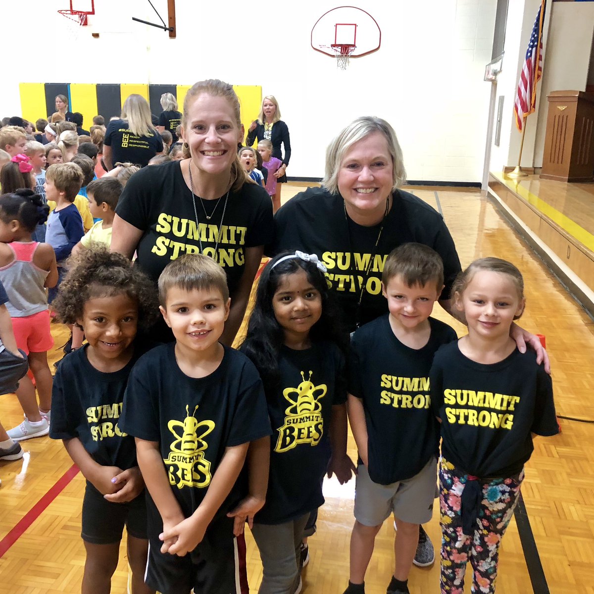 summitbees's tweet photo. Flashback Friday! Need a little summer sunshine? Here are some smiling Summit students that will help. #WeAreFHSD @SummitPTA @FHSchools https://t.co/GFq3cO2nlV