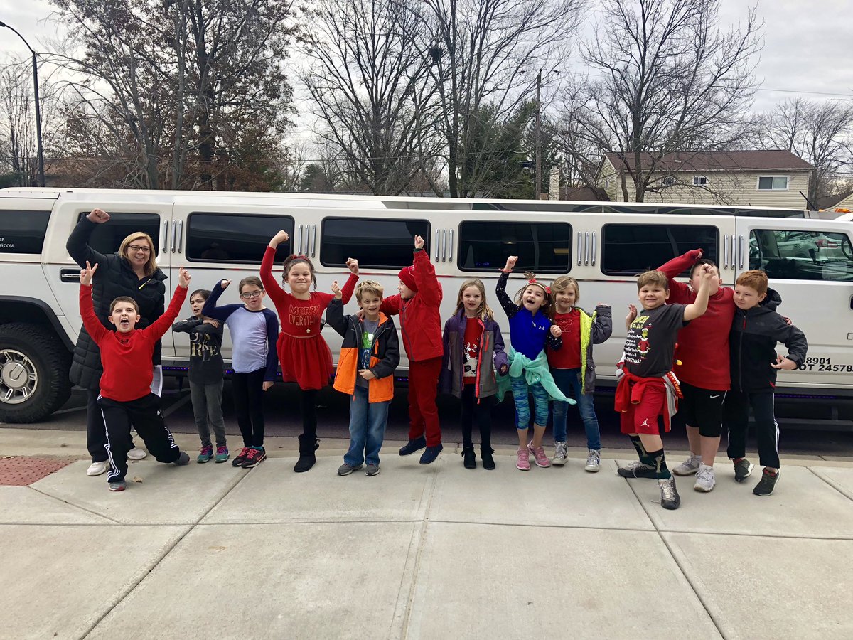 summitbees's tweet photo. Flashback Friday! Need a little summer sunshine? Here are some smiling Summit students that will help. #WeAreFHSD @SummitPTA @FHSchools https://t.co/GFq3cO2nlV