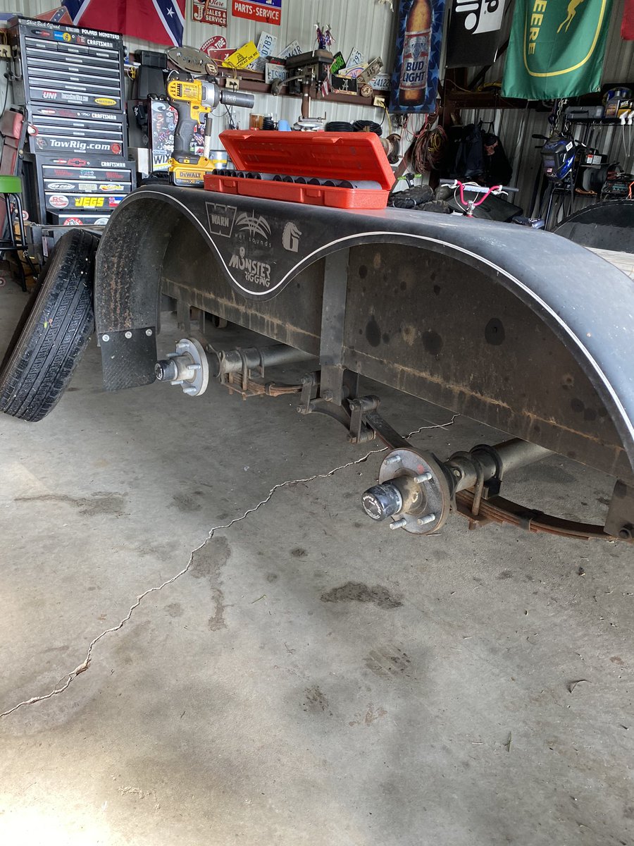 RowdyRep_99TJ's tweet photo. Before and after. Added brakes to my trailer today. After our trip home from Florida a couple of weeks ago, I decided it was time. #SelfSponsored https://t.co/0q0aNjZtAA