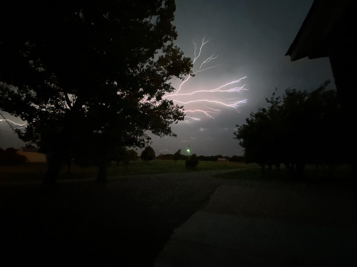 psi_mama's tweet photo. @LisaTeachman @MaryEllenFox43 Early morning storm pic! Enjoy. https://t.co/3mwhoYfpU3