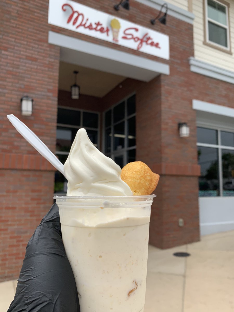 SofteeCA's tweet photo. Twinkie Swirl available TODAY ONLY in the store!
#softeeca #mistersoftee @Hostess_Snacks https://t.co/jLnLBkv4rO