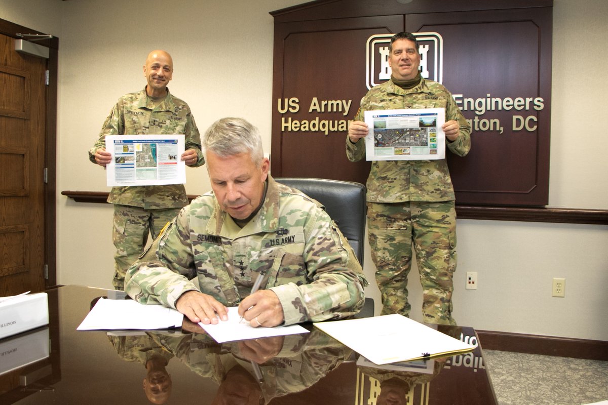 USACEHQ's tweet photo. Lt. Gen. Todd T. Semonite, USACE Commanding General and 54th U.S. Army Chief of Engineers, yesterday signed the Bubbly Creek Project Chief's Report. (THREAD) https://t.co/PedXHt6xHX