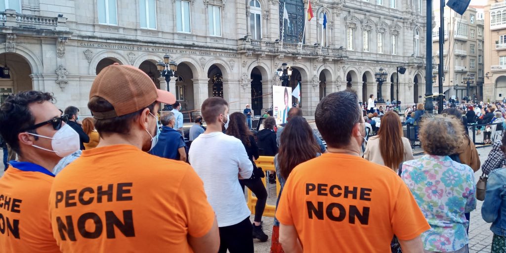 ccooalucoruna's tweet photo. Con @anaponton @jorqueracaselas do @obloque .Queremos solucions e a #intervencion de #aluiberica #coruna  @ccooindgalicia @ccoogalicia #pechenon https://t.co/3tcf3yFLpM