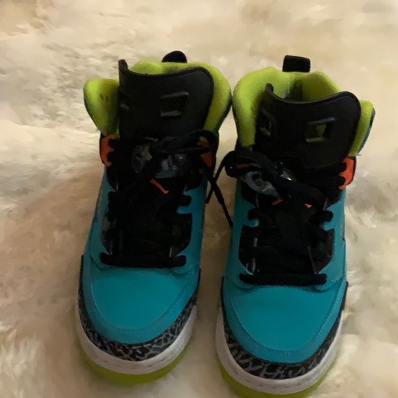 HotMom_E's tweet photo. So good I had to share! Check out all the items I'm loving on @Poshmarkapp #poshmark #fashion #style #shopmycloset #jordan #puma #adidas: https://t.co/DWTeZHZ7wx https://t.co/g9a5Wvhj8Q
