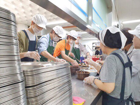 jaemin anually volunteers to help feed the eldery people at nursing homes. he even gives up some of his holidays to help people :(