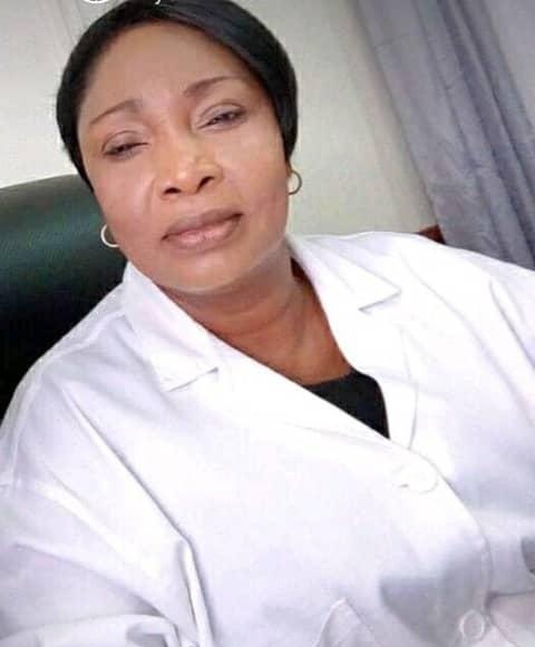 Le corps médical encore frappé par le #COVID19. En détresse respiratoire depuis des jours, Dr Anastasie Akamba, Directeur de l'hôpital de district de la Cité Verte à #Yaounde est décédée. Elle était aussi médecin de la sélection nationale féminine de football U17.