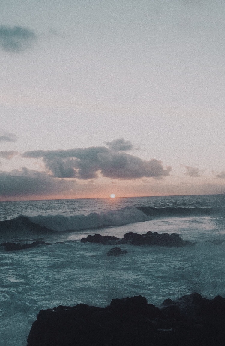 Harry Styles as sunsets; a thread