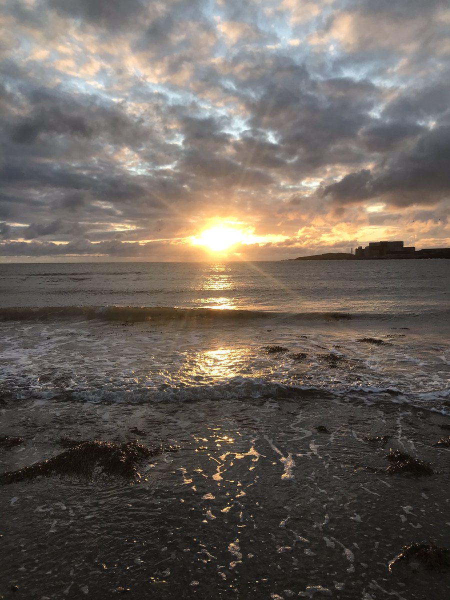 SteveRobs66's tweet photo. Nice to see the sunrise and set on the same day every now and again 🙏 https://t.co/NeOeOeeA1h