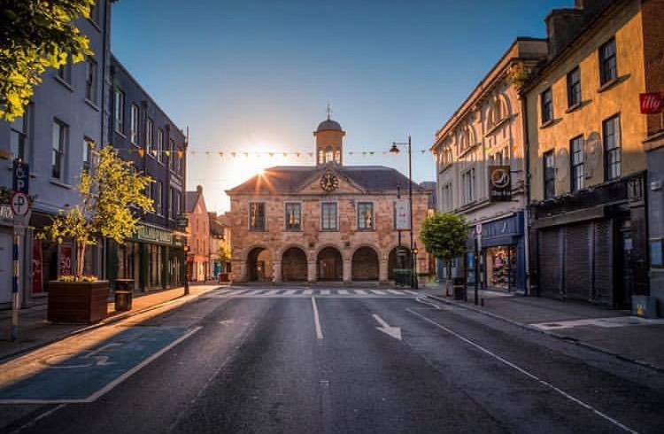 irelandcalling1's tweet photo. Sunrise in a deserted Clonmel. Great shot by @anthonyhawkinsphotography isn’t it?

#ireland #irelandcalling https://t.co/ajNCbma576