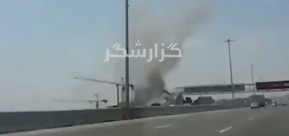 Location of smoke cloud in earlier video of this thread found on Tehran-Karaj Freeway-Left sign indicates the "Eyvan" shopping centerمجموعه هایپر کالای خانه ایوان-Large billboard above the freeway seen further ahead