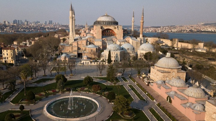 #Greece strongly condemns #Turkey's decision to turn the World Heritage monument of #HagiaSophia into a #mosque, Greek Prime Minister <a href="/kmitsotakis/">Kyriakos Mitsotakis</a> said on Friday, noting that this "insults its ecumenical character".

amna.gr/en/article/472…

#Turkey #Erdogan #Mitsotakis #museum