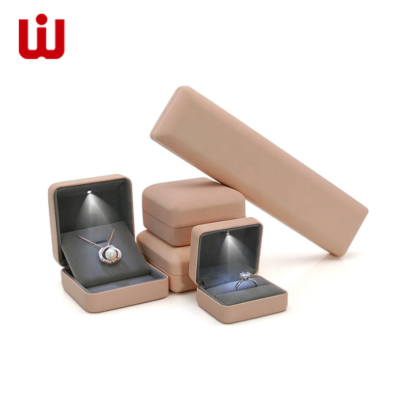 Thanks to fine techniques, our luxury jewelry box is made to high quality standards. wenjie-printing.com/custom-logo-ho… #jewelrybox #luxuryjewelrybox