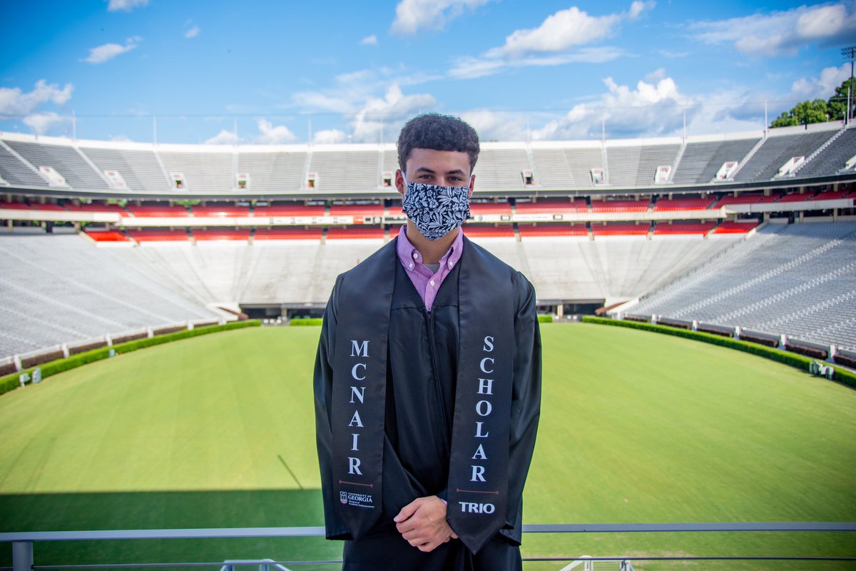 PalmsPerspecti1's tweet photo. Caps off to all the 2020 graduates as you geared up for delayed commencement ceremonies. Don’t let Covid take away the excitement of your accomplishments! 
.
#grad #graduation #graduate #uga #uga2020 #athens #ig_mood #discoverportrait #portraitphotography #profile_vision https://t.co/c2rP4MBhV3