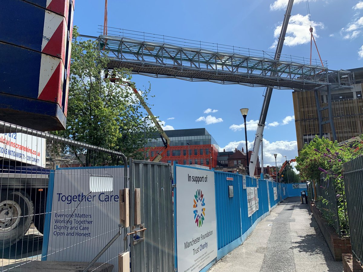 MFTnhs's tweet photo. 🚁 🗞️ NEWS:  Link bridge to life-saving Helipad marks major milestone for Manchester hospitals  🚁 🏥  

👉  https://t.co/Jl1yr1NYU4 https://t.co/gpePNcspvR
