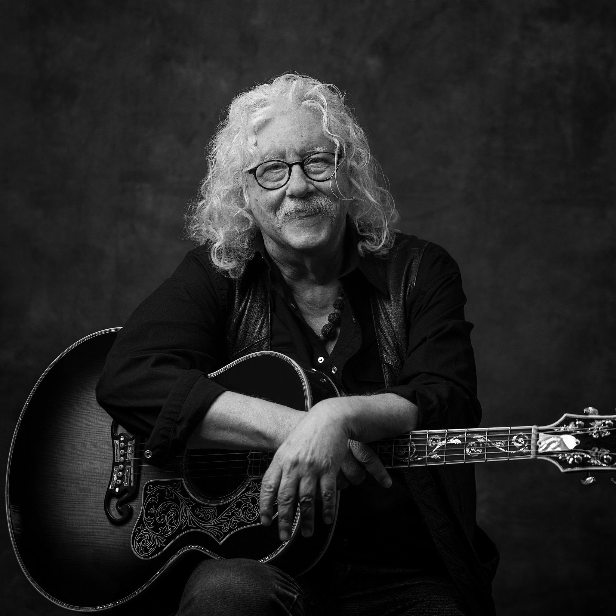 The incredible songwriter Arlo Guthrie ( turns 73 years old today. Everyone wish him a happy birthday! 