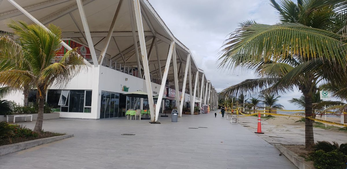 FlopecEp's tweet photo. 🌴[PLAYA LAS PALMAS] Como administradores del complejo turístico en #Esmeraldas y en el marco de vuelta a la nueva normalidad, retomamos el mantenimiento de camineras y limpieza habitual de áreas verdes del malecón "Playa Las Palmas". #FlopecSiempreContigo
#AEcuadorLoSacamosTodos https://t.co/GlbN9hE9VV