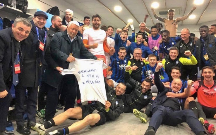 By the time Atalanta beat Valencia in the 2nd leg away in Spain, Bergamo was in total lockdown. So fans donated their ticket refunds to a local hospital & after the game Atalanta players sent a message of solidarity back to their city “Bergamo, this is for you, Don’t give up!”
