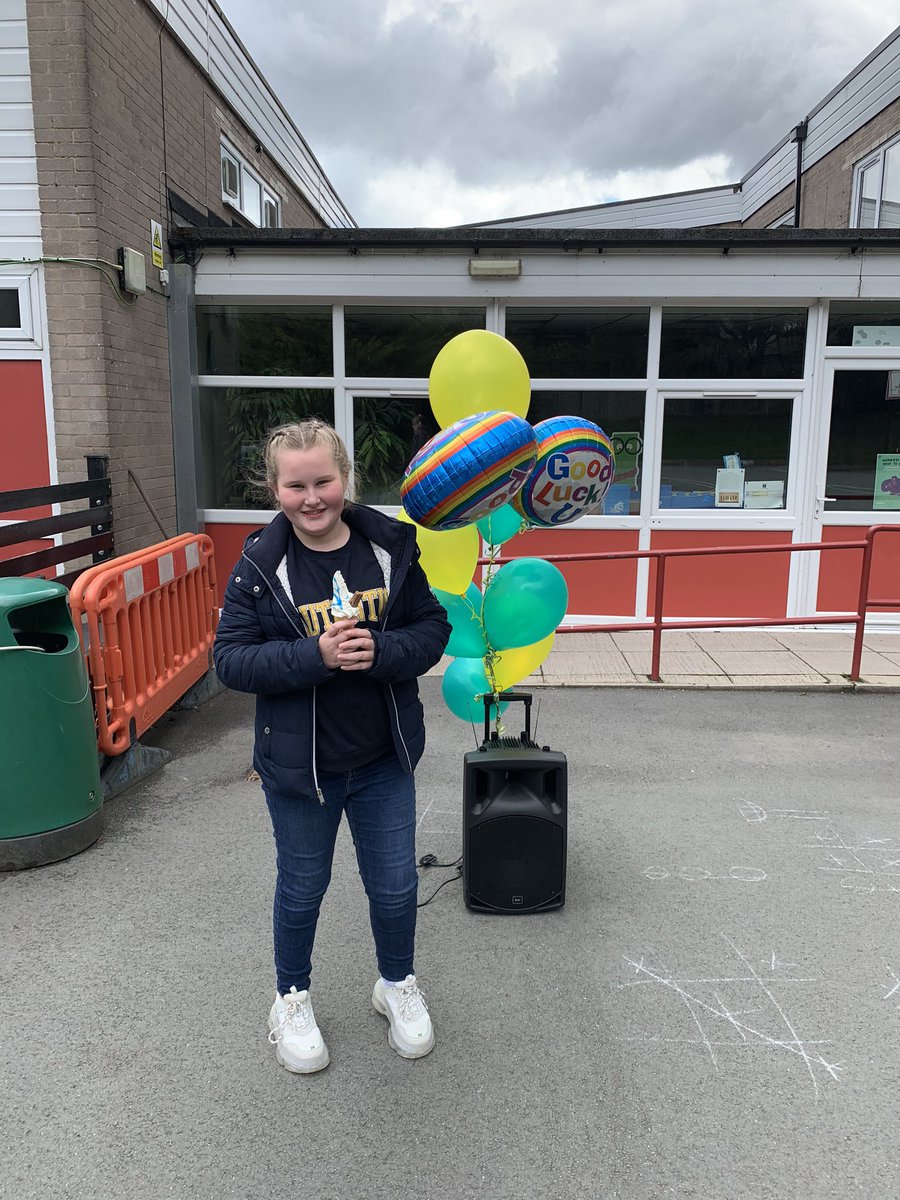 eagley6j's tweet photo. Last day ice creams for our wonderful Y6! https://t.co/ngIplo9O3e
