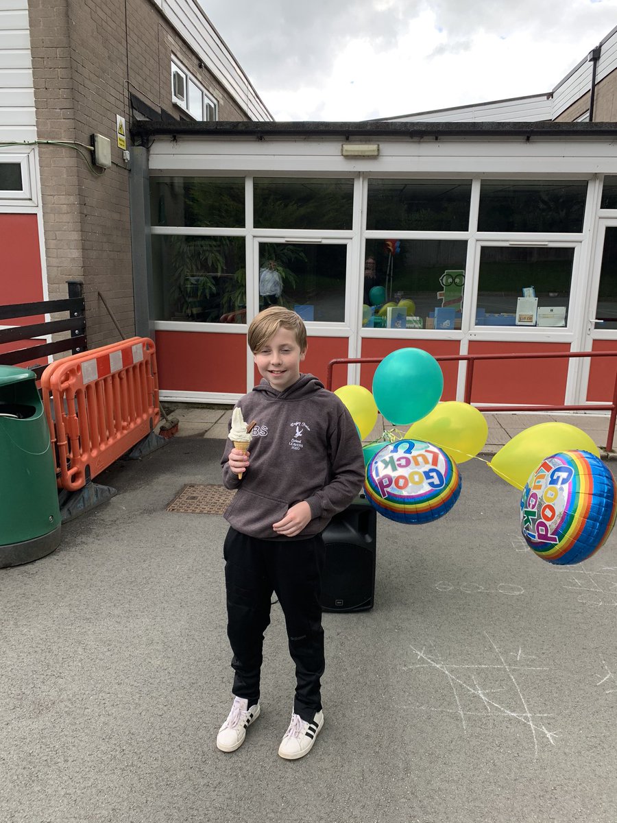 eagley6j's tweet photo. Last day ice creams for our wonderful Y6! https://t.co/as9Ql0eEFh
