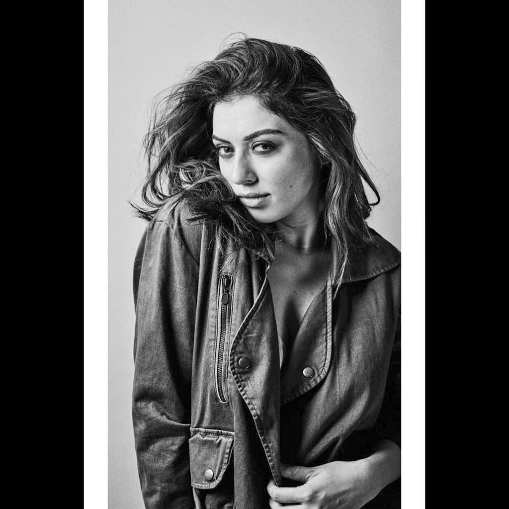 ArtistPoonam's tweet photo. #hairbypoonamsolanki #hansikamotwanixpoonamsolanki 
#blackandwhiteportrait #celebrityphotoshoot #hansikamotwani #hansikamotwanishoot #celebstylehair #celebrityhairspecialist #celebrityhairartist #celebrityhairstylist #bollywoodhairartist #bollywoodhairstylist #bollywoodhairstyle https://t.co/24udJoH8oD