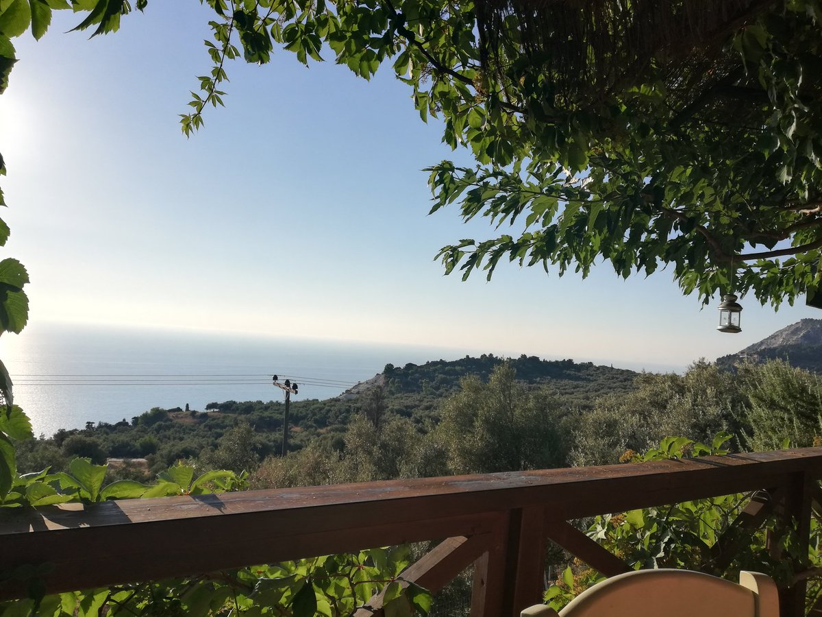 Maxova68's tweet photo. I tezko nama 😎 #vecerja.#razgled #lefkas https://t.co/5oLnUnYqtr