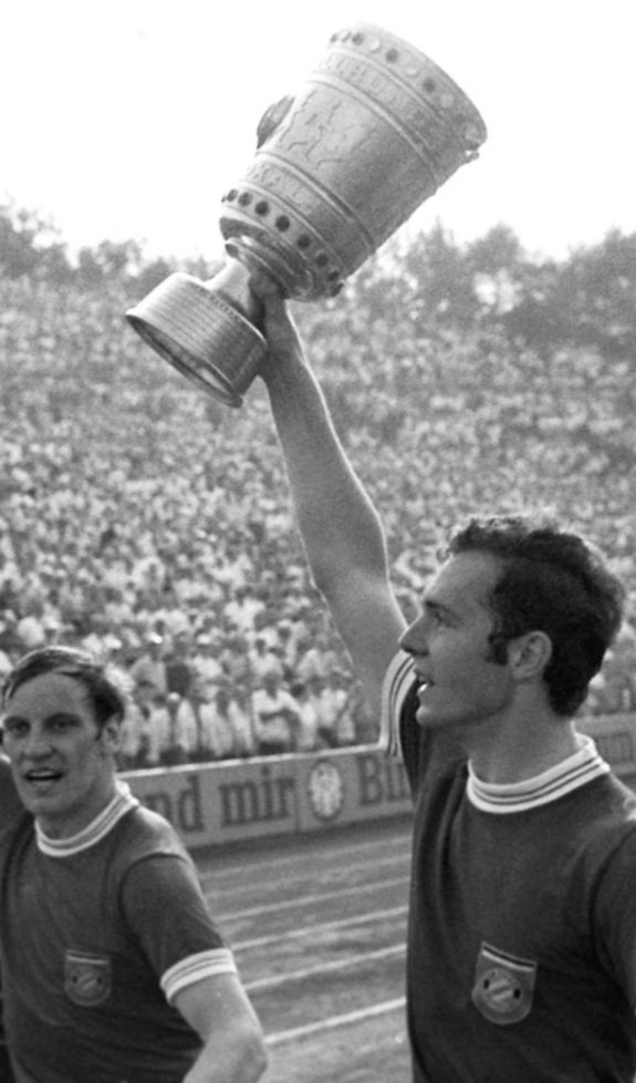 Beckenbauer developed into one of the world's best along with his very talented teammates Gerd Müller and Sepp Maier to name a few. In 1966 Bayern won the DFB Pokal by beating SV Meidericher 4-2 in the final with Franz scoring in the 82nd minute to secure the win.