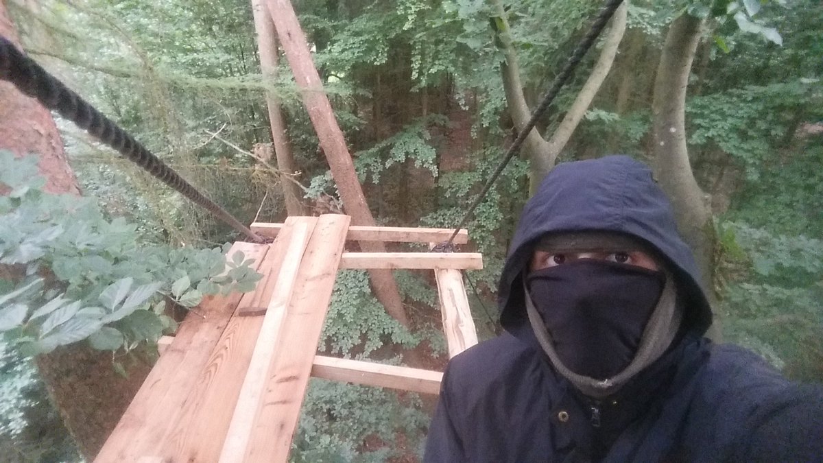 Und noch ein neues Baumhaus. Wir handeln, bis ihr es endlich versteht.

#Klimakrise bekämpfen!
#Verkehrswende gestalten!
Autobahnbau stoppen!
Wald retten!

#keinea49
#waldstattasphalt

utopia.de/zusammenbruch-…