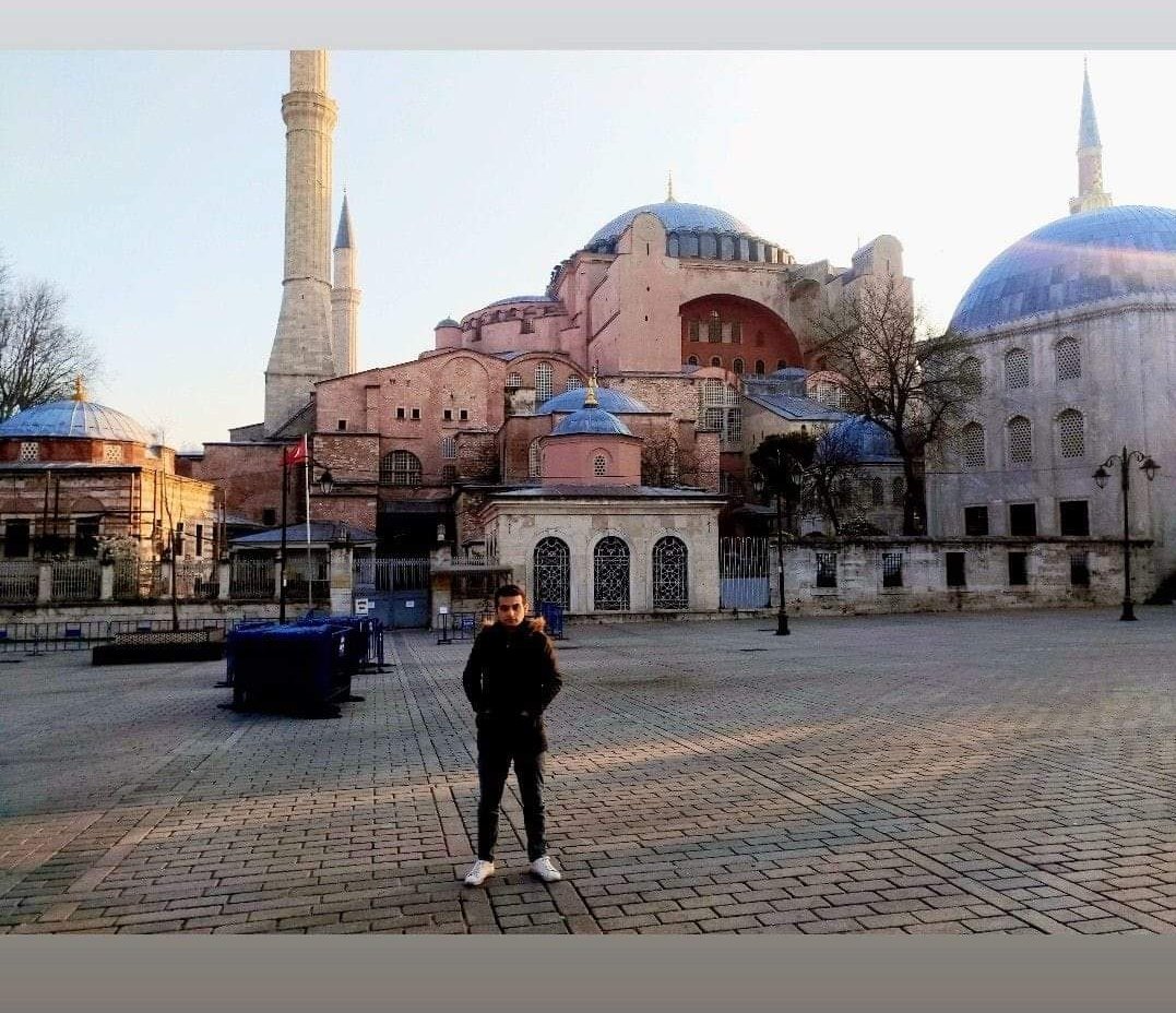 Önünde sabah namazı kılmak nasip olmuştu.Şimdi içinde sabah namazı kılmak nasip olacak inşallah. <a href="/RTErdogan/">Recep Tayyip Erdoğan</a>
Teşekkürler Sayın Cumhurbaşkanım.Tüm milletimize hayırlı olsun.
#HagiaSophiaMosque #hagiasofia #AyasofyaCamii