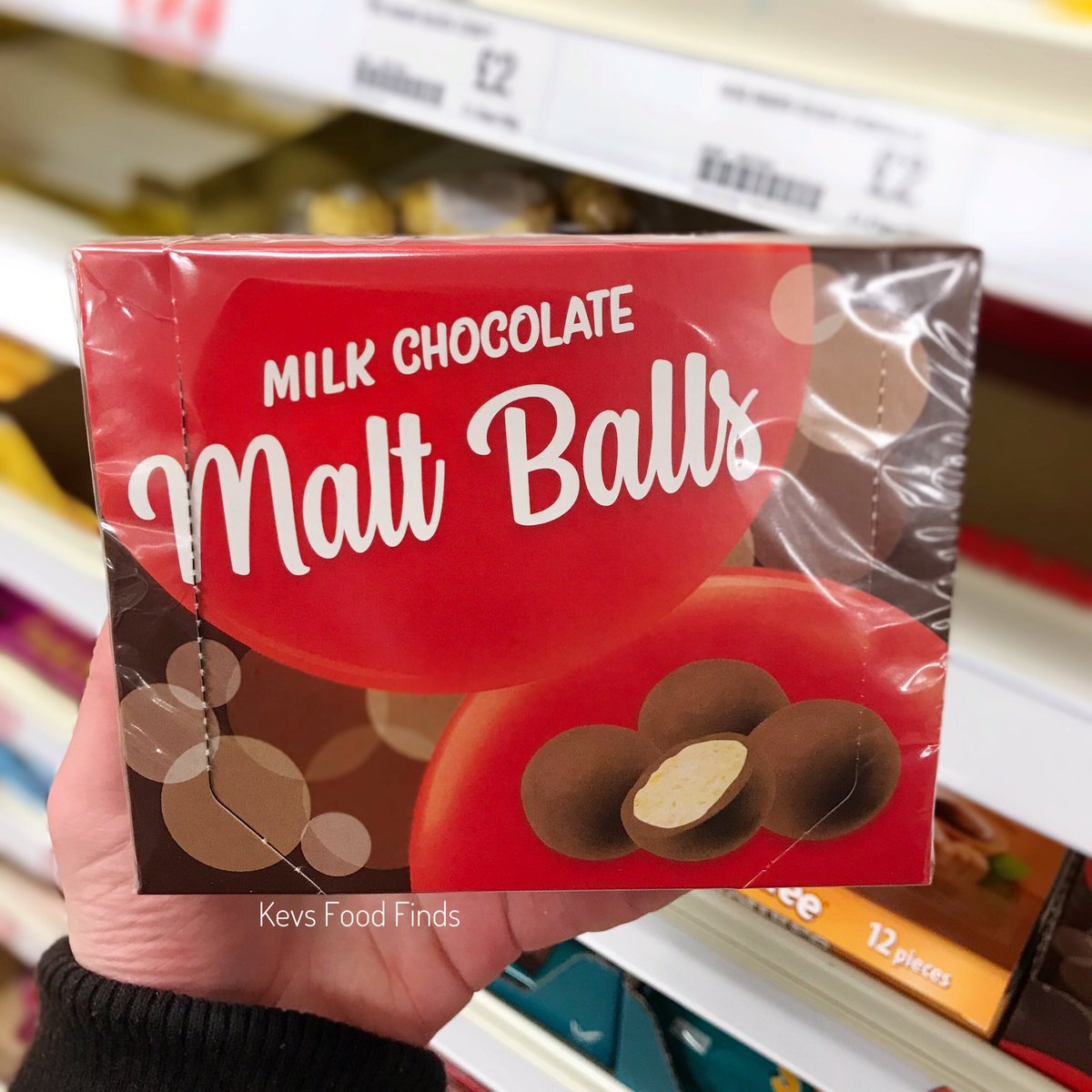 New Milk Chocolate Malt Balls in Poundland. They remind me of something...not sure what though 🧐 

#maltesers #chocolate #snacks