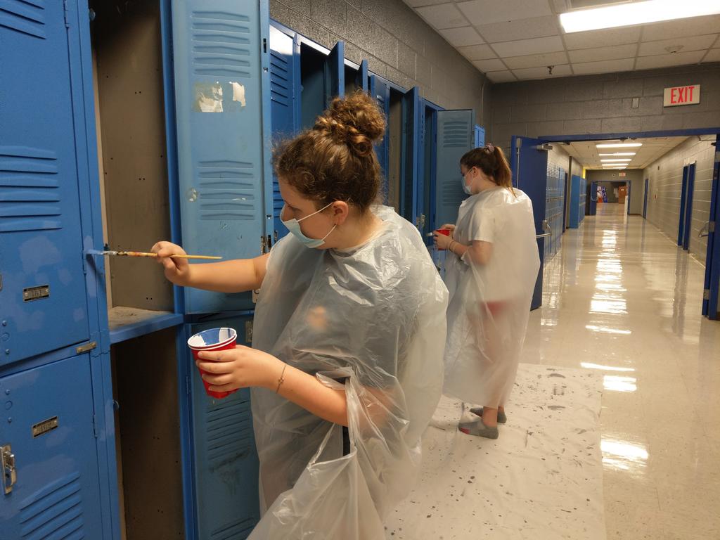 HMSIndian's tweet photo. @HMSIndians One big shout out to Ms. Jennifer Roberts's daughters, Savanna and Katie, for volunteering to paint lockers while their Mom works in her room! #Inyourcorner #HMSindians #ccsdtn #cheathammagic https://t.co/xksoyvLv4a