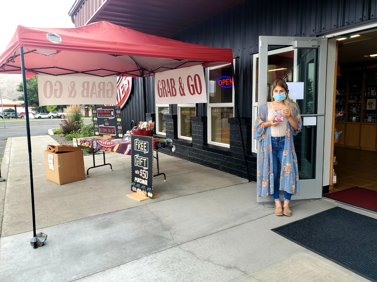 Chukar Cherries Prosser store is OPEN! Bring a mask and come check out our latest sweets and treats. We've missed you! 😉
#ChukarCherries #Local #TreetoTable #WashingtonGrown