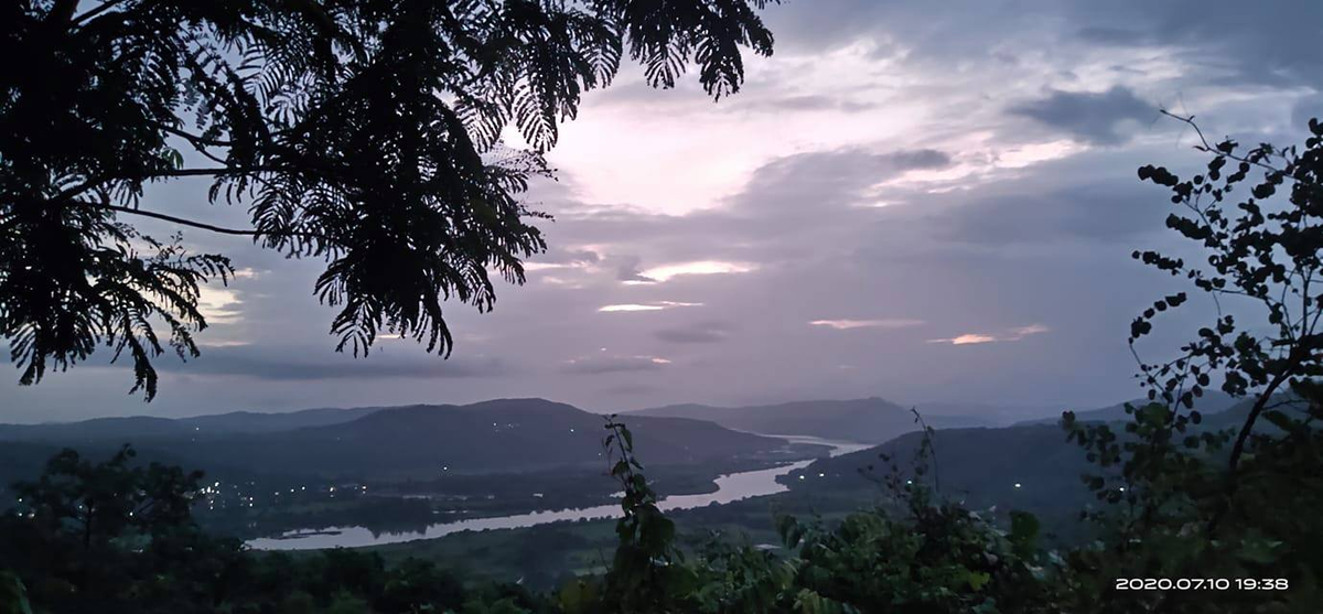vaibhavshetkar's tweet photo. आज संध्याकाळी ७ वाजून ४० मिनिटांनी काढलेला फो���ो आहे...  
नो फिल्टर, मोबाईल क्लिक - चिपळूण https://t.co/o98crAEg7w