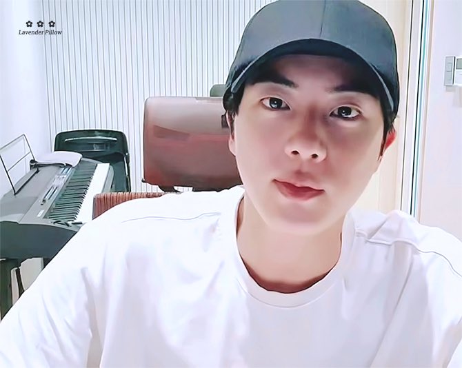 seokjinism1's tweet photo. Whoever gets to meet Seokjin at a fansign or any event, can you let him know he looks even more beautiful and handsome without makeup ...i guess he is naturally too beautiful
#์ง #์์ง๋ #์์ง #๋ฐฉํ์ง #๊น์์ง #JIN #SEOKJIN #BTSJIN @BTS_twt #80thMoonByJin #USOvertookMoon https://t.co/anscAwgXhN