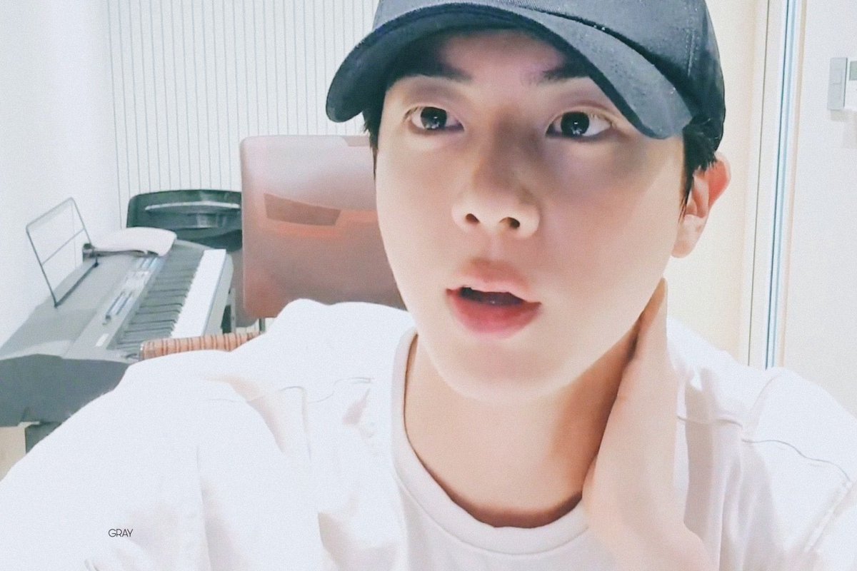 seokjinism1's tweet photo. Whoever gets to meet Seokjin at a fansign or any event, can you let him know he looks even more beautiful and handsome without makeup ...i guess he is naturally too beautiful
#์ง #์์ง๋ #์์ง #๋ฐฉํ์ง #๊น์์ง #JIN #SEOKJIN #BTSJIN @BTS_twt #80thMoonByJin #USOvertookMoon https://t.co/anscAwgXhN