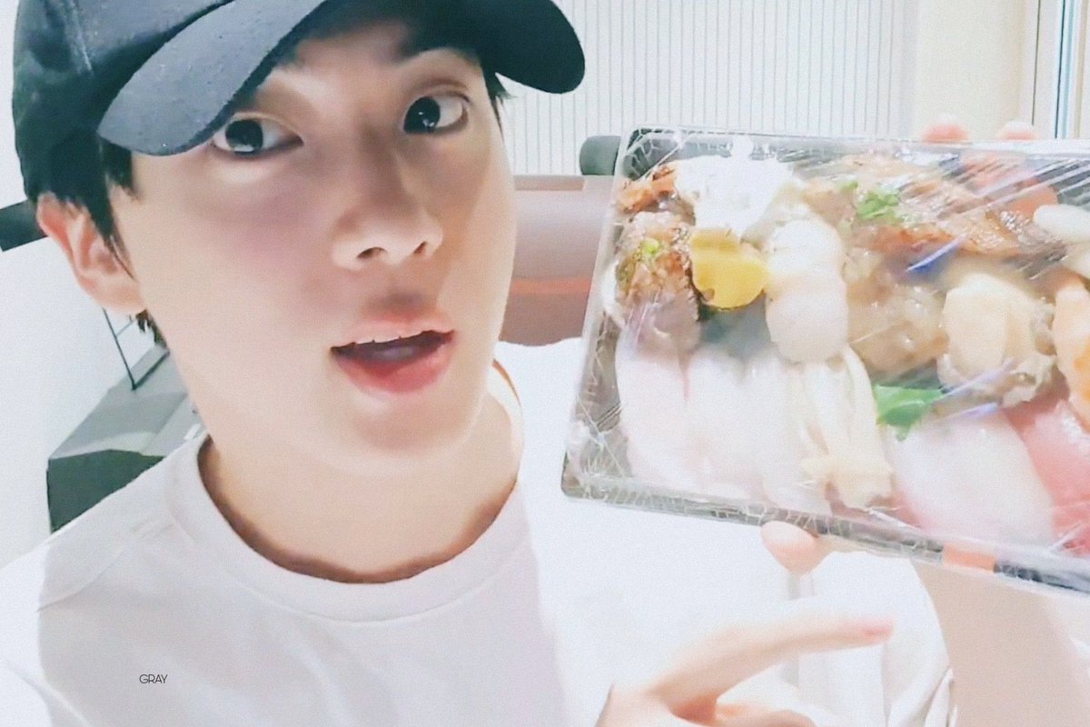 seokjinism1's tweet photo. Whoever gets to meet Seokjin at a fansign or any event, can you let him know he looks even more beautiful and handsome without makeup ...i guess he is naturally too beautiful
#์ง #์์ง๋ #์์ง #๋ฐฉํ์ง #๊น์์ง #JIN #SEOKJIN #BTSJIN @BTS_twt #80thMoonByJin #USOvertookMoon https://t.co/anscAwgXhN