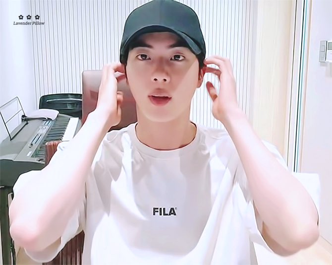 seokjinism1's tweet photo. Whoever gets to meet Seokjin at a fansign or any event, can you let him know he looks even more beautiful and handsome without makeup ...i guess he is naturally too beautiful
#์ง #์์ง๋ #์์ง #๋ฐฉํ์ง #๊น์์ง #JIN #SEOKJIN #BTSJIN @BTS_twt #80thMoonByJin #USOvertookMoon https://t.co/anscAwgXhN