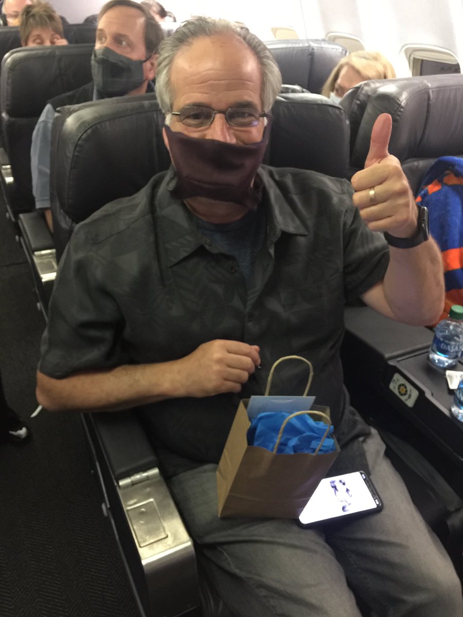 Tweety9161's tweet photo. Congrats 1 MM - Mr Greenberg flying out of SMF! We appreciate your loyalty! ✈️💕and trust you put in us @united slowly but surely we will be up to full speed!! @weareunited @GaryThomasUA #beingunited #winningthelines https://t.co/xf55tJYl61