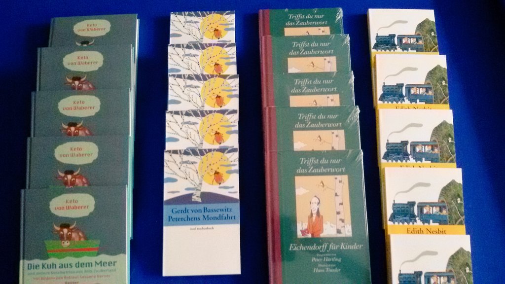 C_M_Kaiser's tweet photo. Das nächste #Lesefest rund um die #Büchervitrine in #BornumamElm kommt bestimmt . . . 📚📖 #Bücher #Lesen #Vorlesen #Lesefutter https://t.co/wMhMdQBnk5
