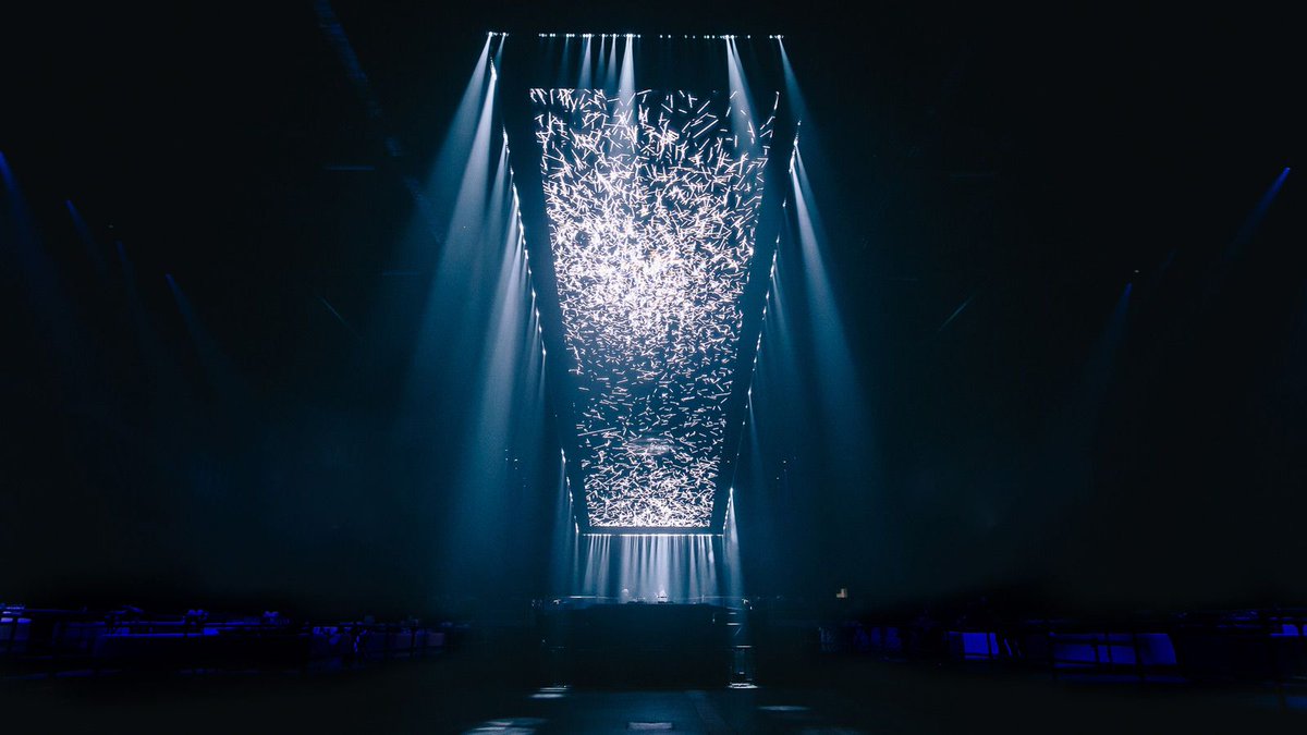 GLPimpression's tweet photo. Seamless light tunnel from impression X4 Bars for Solomun

SETUP Studio implements a unique, creative concept framed by X4 Bars for European house musician 🔳

#impressed #WGAF #KeepTheLightOn #impressionX4Bar #JDC1 #X4atom
@SolomunMusic 
https://t.co/IBM8u0hk9a https://t.co/oIaOs0lKfD