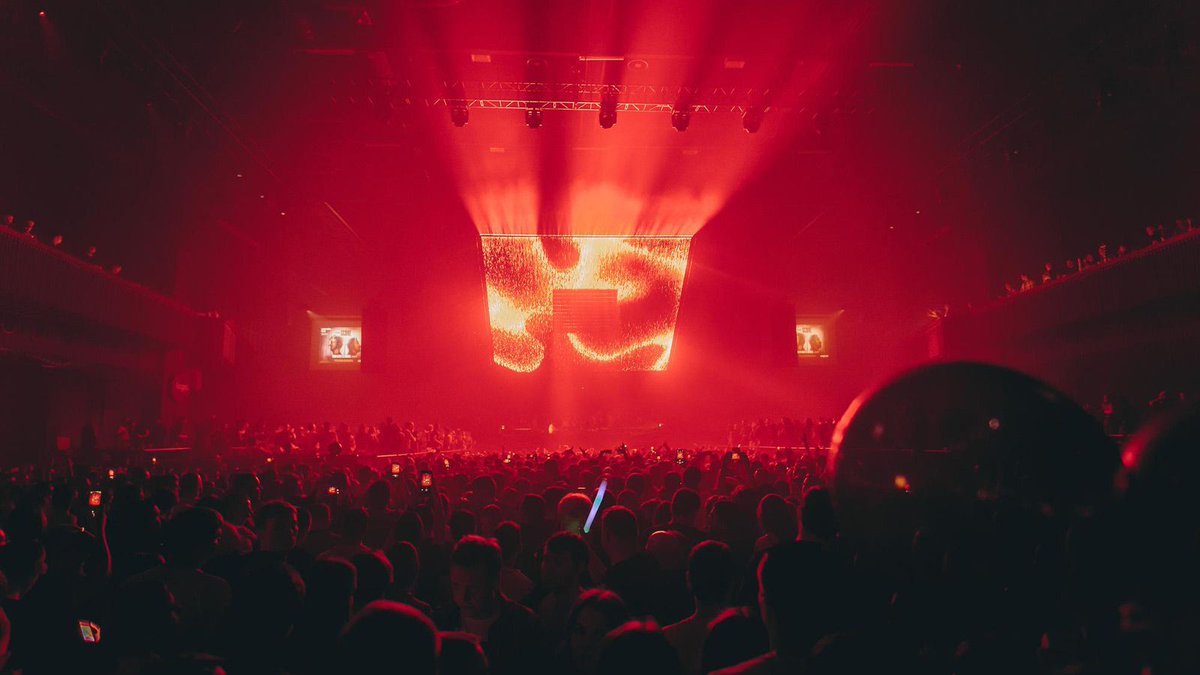 GLPimpression's tweet photo. Seamless light tunnel from impression X4 Bars for Solomun

SETUP Studio implements a unique, creative concept framed by X4 Bars for European house musician 🔳

#impressed #WGAF #KeepTheLightOn #impressionX4Bar #JDC1 #X4atom
@SolomunMusic 
https://t.co/IBM8u0hk9a https://t.co/oIaOs0lKfD
