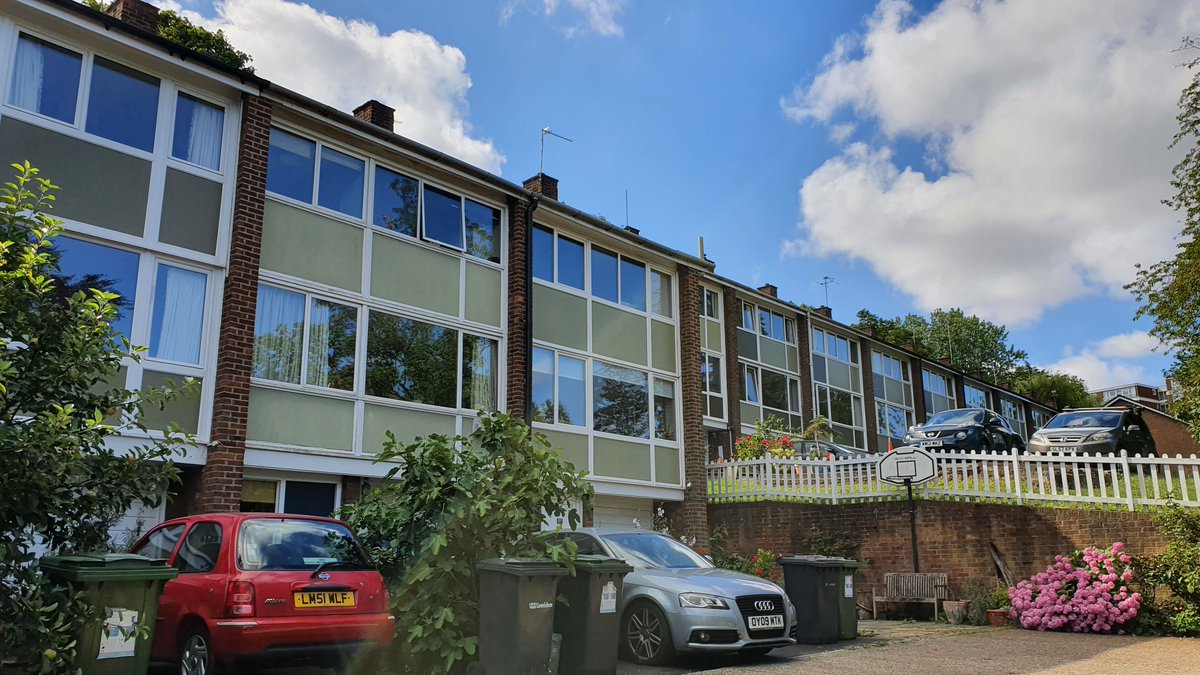 And then next to the Horniman Triangle we have some of the wonderful Dulwich Estate, Austin Vernon & Partners designed, houses. @DulwichHistory