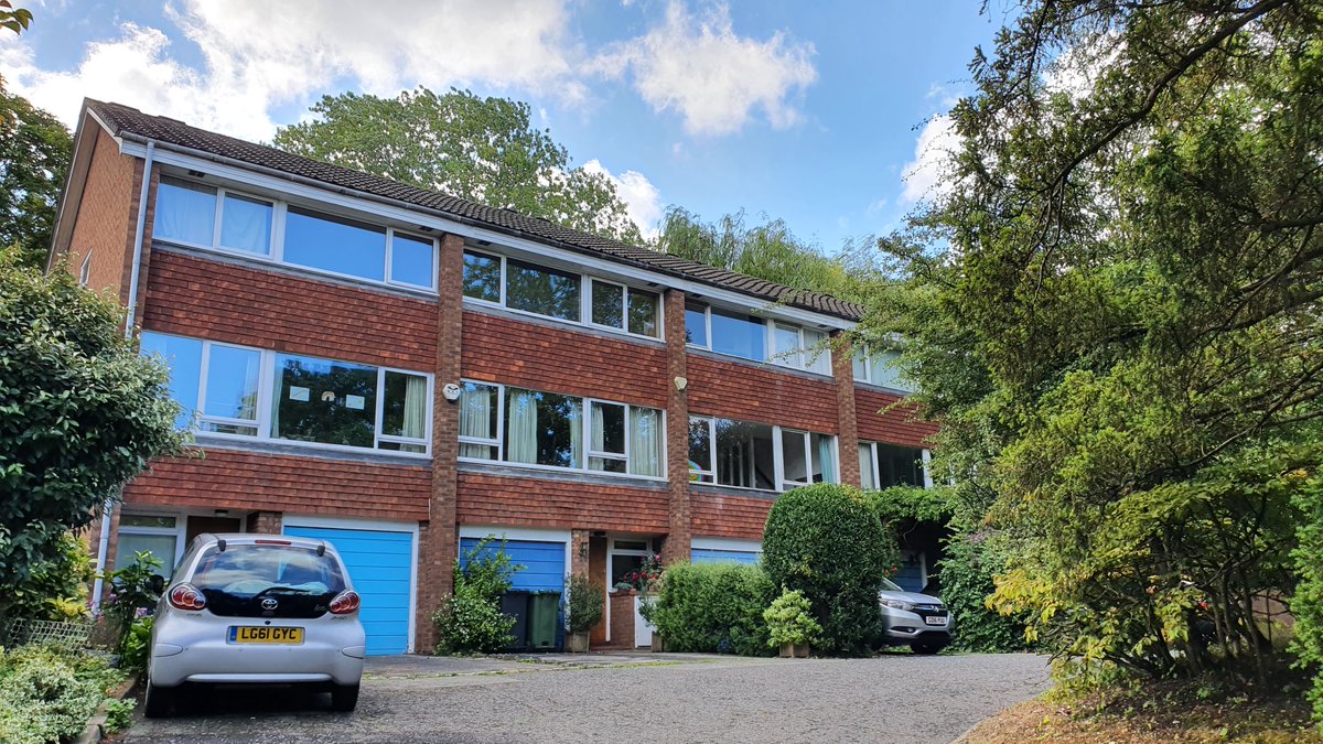 And then next to the Horniman Triangle we have some of the wonderful Dulwich Estate, Austin Vernon & Partners designed, houses. @DulwichHistory