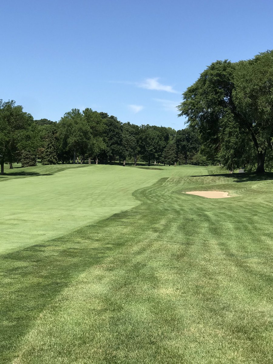 turfhammer's tweet photo. Crew has done an amazing job this week catching up on details for this weekends Valley days!! @GoldenValleyCC https://t.co/d3VrhHMwu8