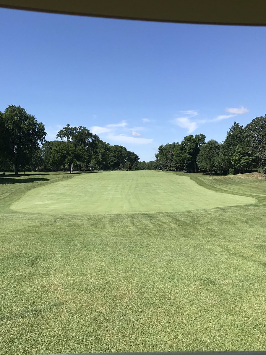 turfhammer's tweet photo. Crew has done an amazing job this week catching up on details for this weekends Valley days!! @GoldenValleyCC https://t.co/d3VrhHMwu8