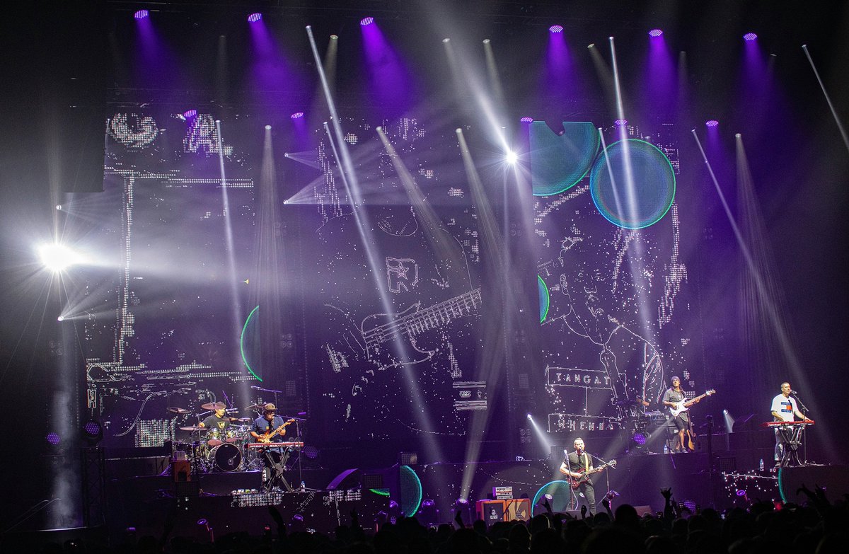 L_ACOUSTICS's tweet photo. New Zealand’s first big music concert post-lockdown was amplified with an L-Acoustics system. #CollegeHillProductions powered a K1/K2 system for the popular band, #LABMUSIC (@Loopcrew) who celebrated with a sellout show of 6,000 fans! 🤘🏽🔊

📸L.A.B, Mark Russell, &amp; Doug Peters https://t.co/icgWsnh94R