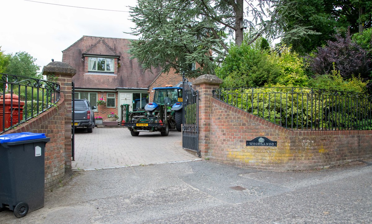 Next up by the 50mph sign. This person has a powerful tractor for grass cutting. If the house name seems familiar to archaeo types, its because the Woodlands Neo pottery style is named after finds made in the back garden of what was then a bungalow.