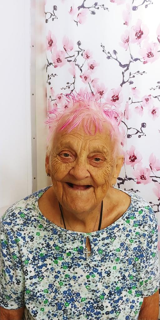 PamelaTulloch's tweet photo. Happy Birthday MoM 90 and still styling https://t.co/epjLP33Yhi